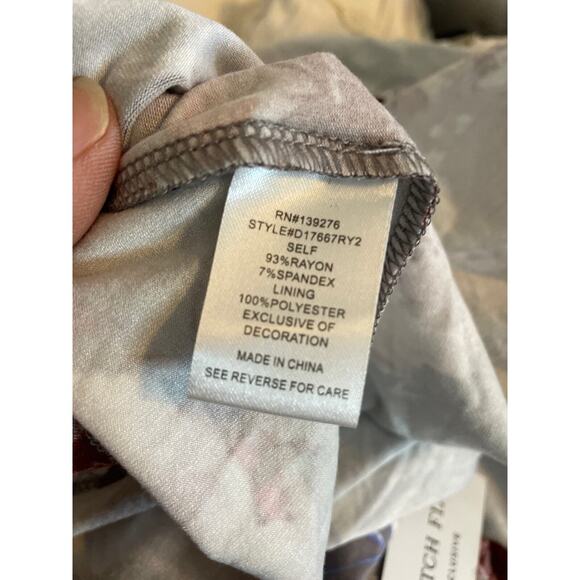 Daniel Rainn Stitch Fix Women's Size Small Knit Blouse Grey Floral Pleated - Picture 10 of 11